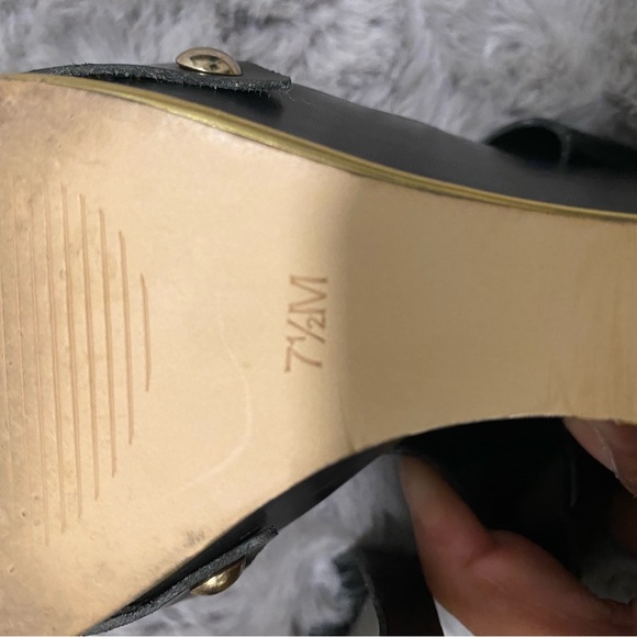 GUESS SANDAL - Picture 2 of 3